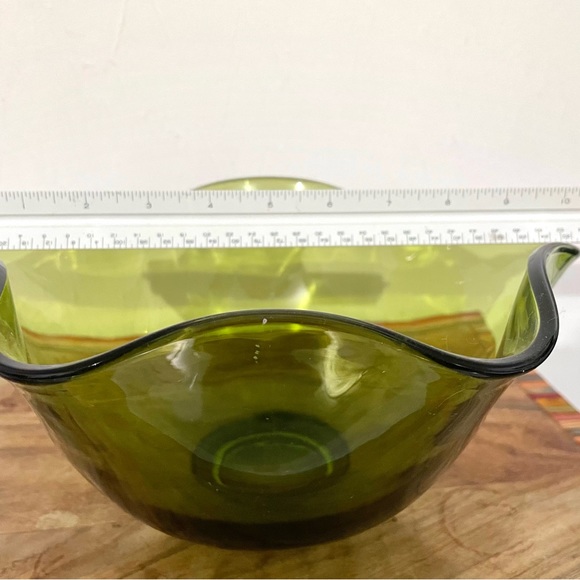 Vtg Avocado Green Tulip Rim Glass Bowl - Picture 3 of 9